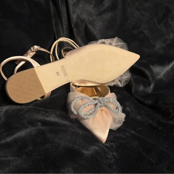 Badgley Mischka Blush Heels with Silver Bow - Picture 3 of 3